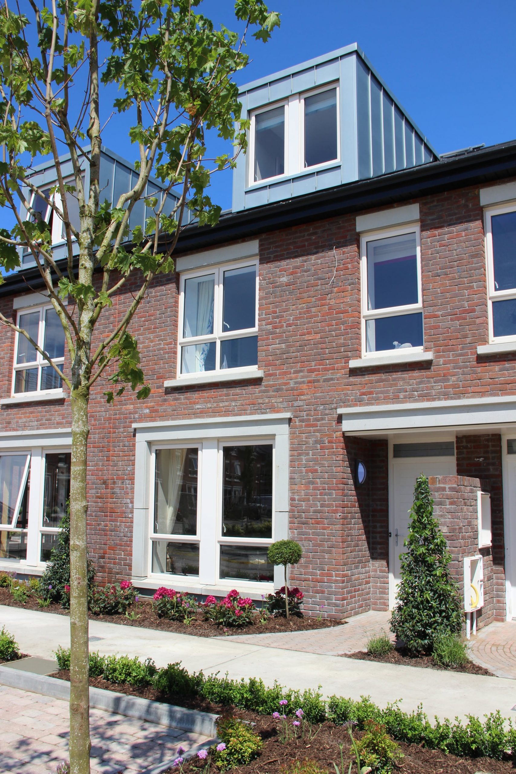HoneyPark. C70 Cream exterior. White Interior. Double Glase A Rated PVC. Cedars_closeup